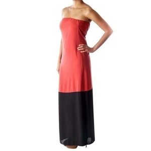 white dress petite women Studio's Clarabel Cotton Midi in Color:Muted Coral Whimsical Garden 10/8/24 whilst the relaxed fit Simple V Neck Mermaid